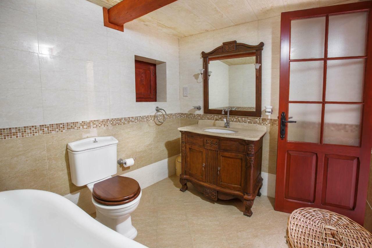 Il-Veduta Holiday Farmhouse With Sunny Private Pool In Island Of Gozo Gharb  Exterior photo
